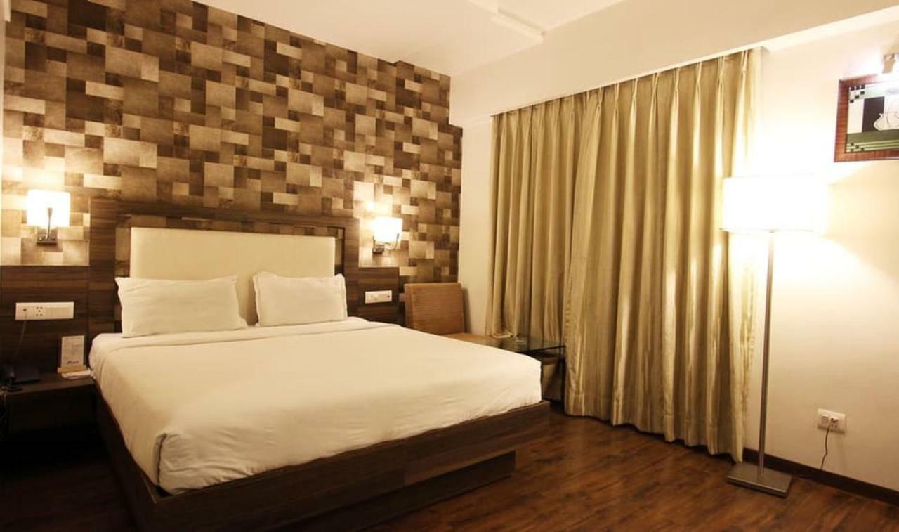 Hotel Aaram Orchard Ahmedabad Exterior photo